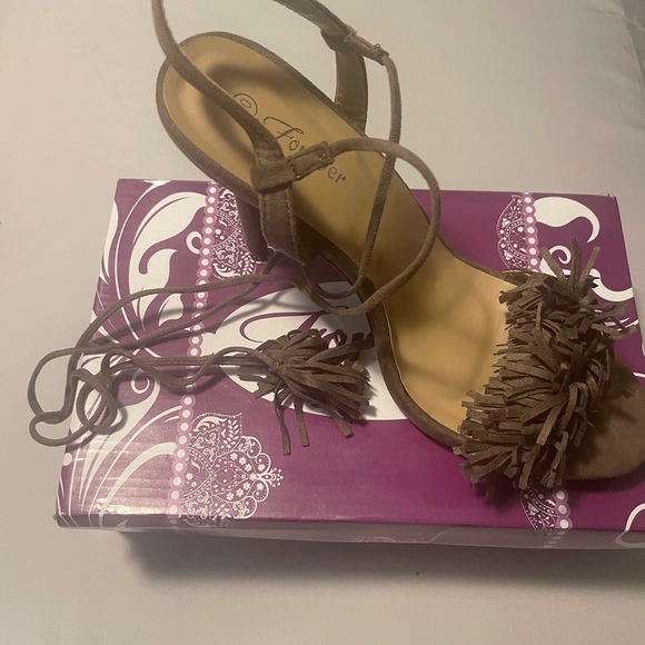 BRAND FOREVER, STYLE RUBINA-57 COLOR TAUPE SIZE 10 - Picture 3 of 4